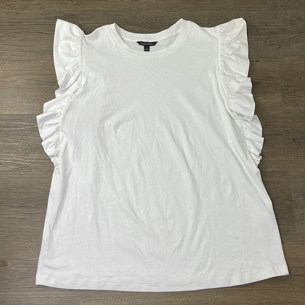 Banana Republic Women’s White Sleeveless Ruffle Tank, size L